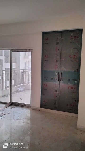 Room in 4 BHK Apartment at VVIP Mangal, Raj Nagar Extension – for Rent