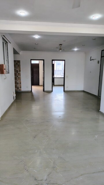 Room in 3 BHK Builder Floor at Sushant Lok 2, Sector 57 – for Rent