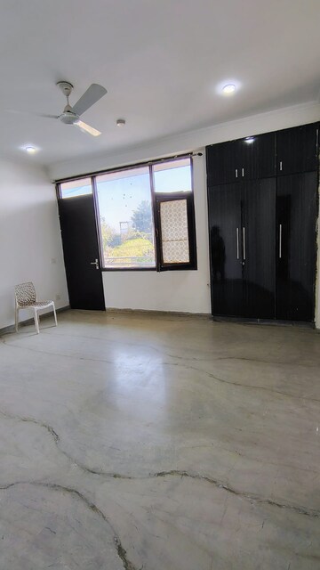 Room in 3 BHK Builder Floor at Sushant Lok 2, Sector 57 – for Rent