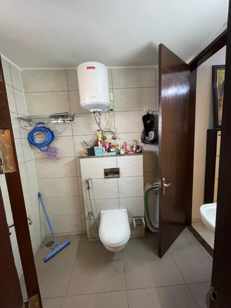 Bathroom, motiaz-royal-citi 3 Bedroom 1460 Sq.Ft. Apartment In Nagla Road Zirakpur 7921097