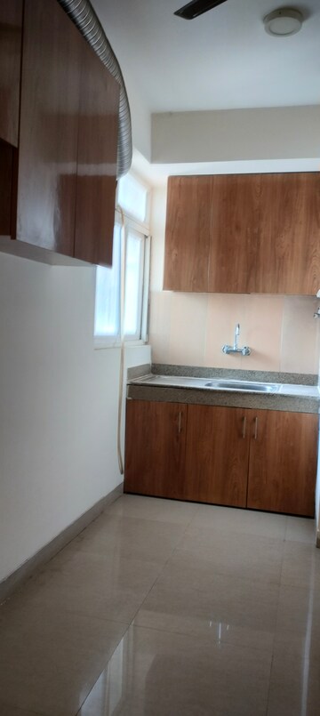 Furnished Amenities in 3 BHK Apartment at Emaar Emerald Floors Premier, Sector 65 – for Rent