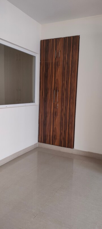 Room in 4 BHK Apartment at Emaar Emerald Floors Premier, Sector 65 – for Rent