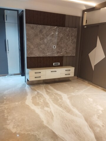 Room in 3 BHK Builder Floor at Paschim Vihar – for Rent