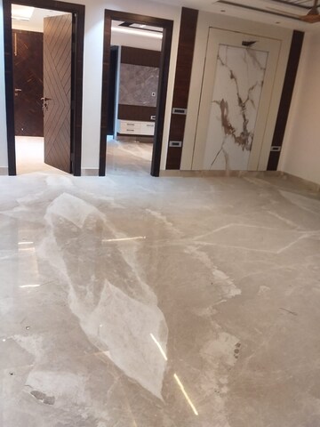 Room in 3 BHK Builder Floor at Paschim Vihar – for Rent