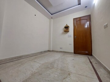 Room in 3 BHK Builder Floor at Paschim Vihar – for Rent
