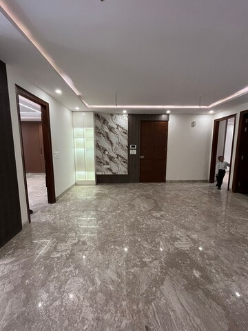 Room in 3 BHK Apartment at Paschim Vihar – for Rent