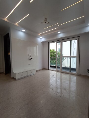 Room in 3 BHK Apartment at Paschim Vihar – for Rent