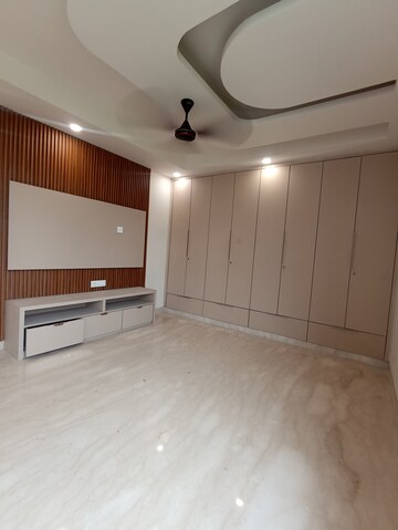 Room in 3 BHK Apartment at Paschim Vihar – for Rent