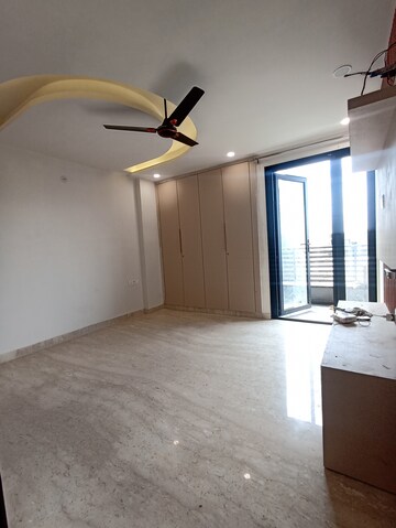 Room in 3 BHK Apartment at Paschim Vihar – for Rent