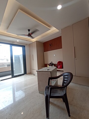 Parking in 3 BHK Apartment at Paschim Vihar – for Rent