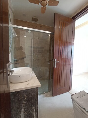 Bathroom in 3 BHK Apartment at Paschim Vihar – for Rent