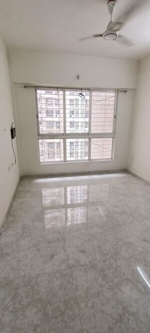 Room in 1 BHK Apartment at Lodha Amara, Kolshet Road – for Rent