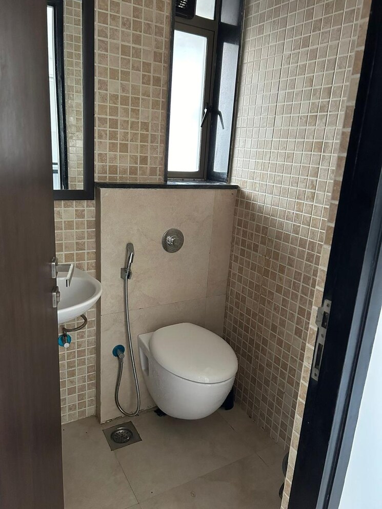 Bathroom, lodha-splendora 1 Bedroom 445 Sq.Ft. Apartment In Ghodbunder Road Thane 7921396