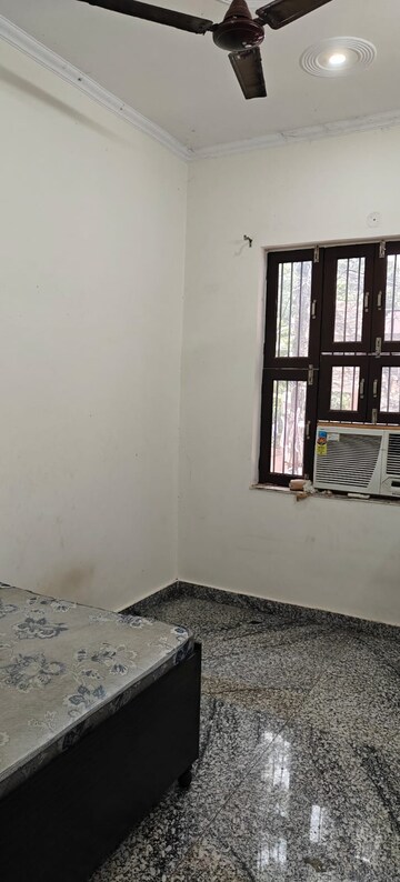 Room in 2.5 BHK Independent House at RWA Apartments Sector 12, Sector 12 – for Rent