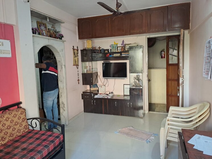  Parking, runwal-plaza 1 RK 370 Sq.Ft. Apartment In Vartak Nagar Thane 7921449