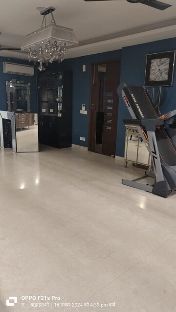 Living Room in 3 BHK Builder Floor at Uppal Southend, Sector 49 – for Rent