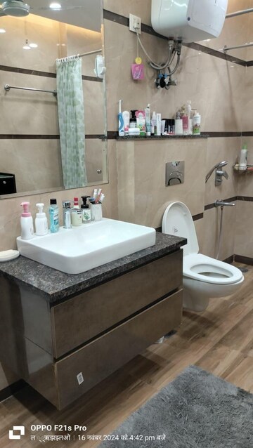 Bathroom in 3 BHK Builder Floor at Uppal Southend, Sector 49 – for Rent