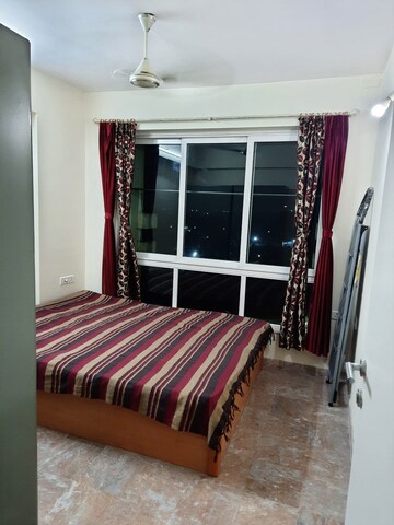 Bedroom in 2.5 BHK Apartment at Hiranandani Estate – for Rent