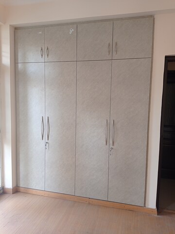 Room in 4 BHK Apartment at Vaibhav Khand – for Rent