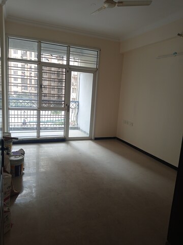 Room in 4 BHK Apartment at Vaibhav Khand – for Rent