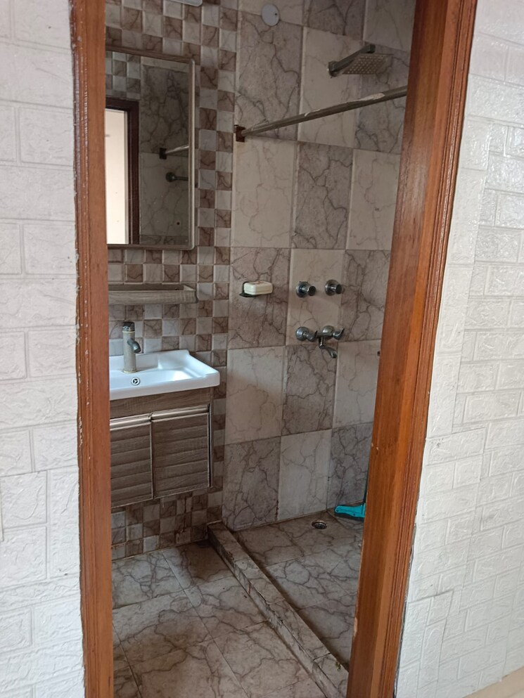 Attached Bathroom, lajpat nagar 4 2 Bedroom 791 Sq.Ft. Builder Floor In Lajpat Nagar 4 Delhi 7921670