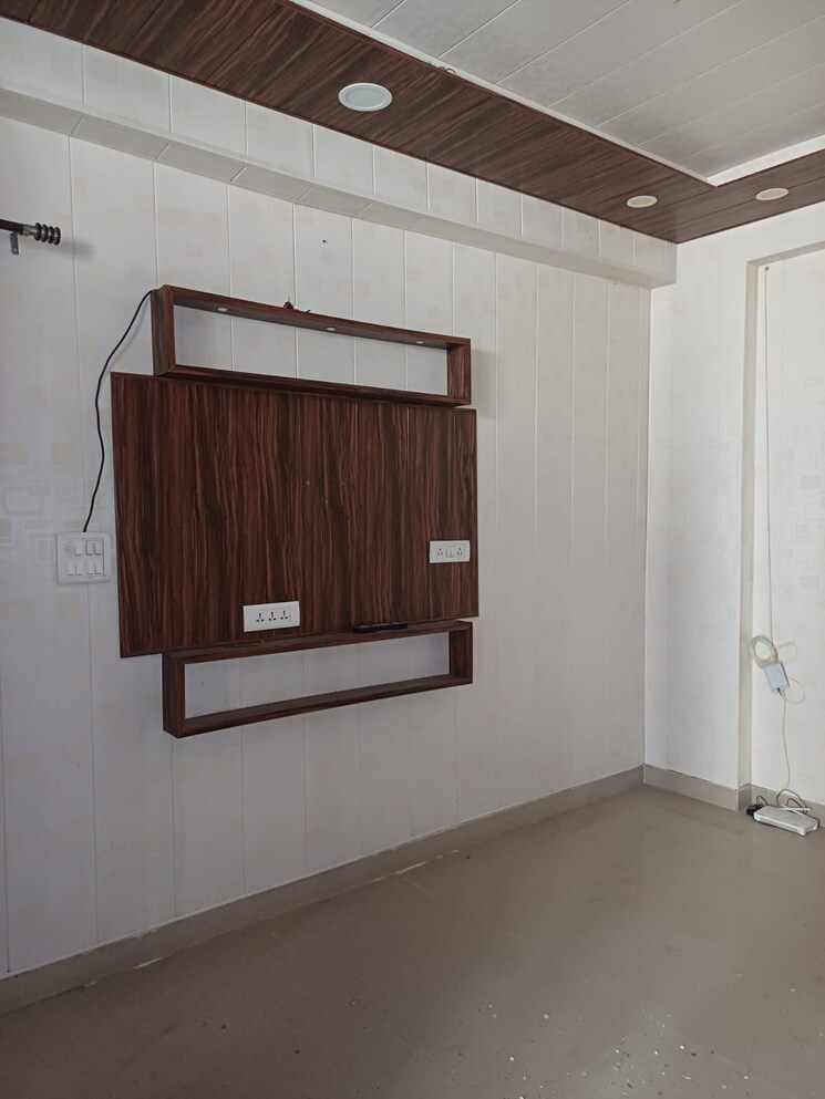 Room, sector 126 1.5 Bedroom 84 Sq.Yd. Apartment In Sector 126 Mohali 7921689