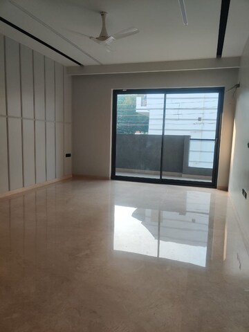 Room in 4 BHK Builder Floor at Sector 23 – for Rent