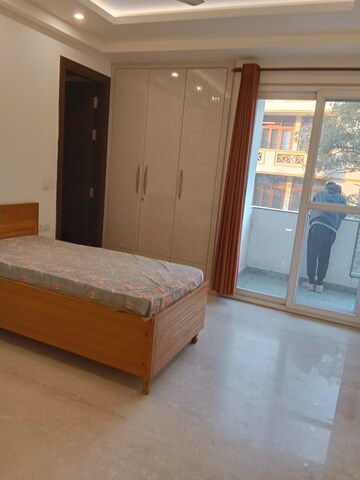 Room in 3 BHK Builder Floor at Safdarjang Enclave – for Rent
