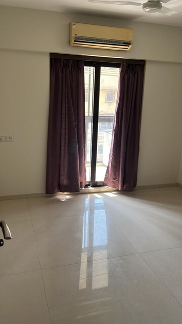 Room in 3 BHK Apartment at Lokhandwala Harmony, Worli – for Rent