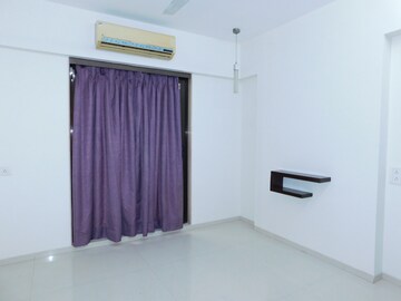 Room in 3 BHK Apartment at Lokhandwala Harmony, Worli – for Rent