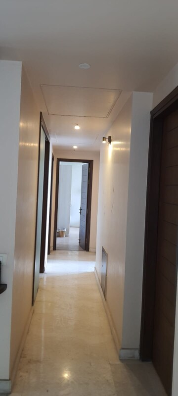 Building Lobby in 3.5 BHK Apartment at Vipul Greens, Sector 48 – for Rent