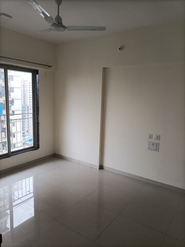 Room in 1 BHK Apartment at Dharti Pressidio, Kandivali West – for Sale