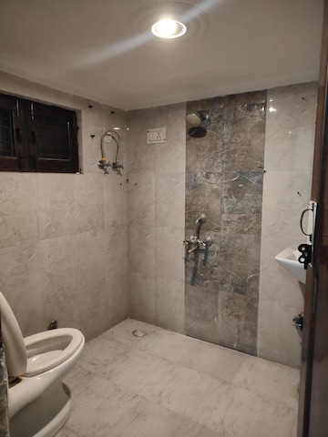 Master Bedroom in 1 BHK Builder Floor at Palam Vihar Residents Association, Palam Vihar – for Rent