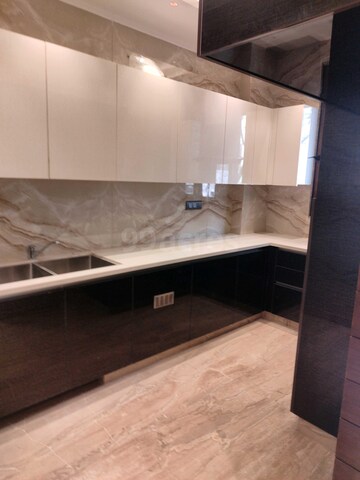  4 BHK Builder Floor at DLF Plaza Tower, Sector 26a – for Rent