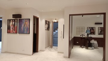 Room in 4 BHK Builder Floor at DLF Plaza Tower, Sector 26a – for Rent