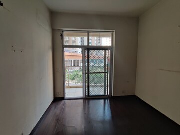 Room in 2 BHK Apartment at Mahagun Mywoods, Sector 16c Greater Noida – for Rent