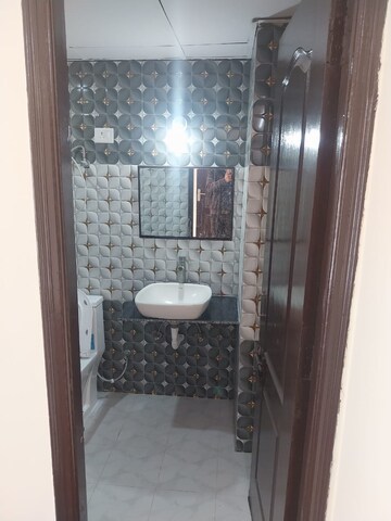 Bathroom in 3 BHK Apartment at Amrapali Eden Park, Sector 50 – for Rent