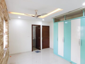 Room in 3 BHK Builder Floor at Kondapur – for Rent