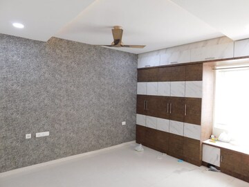 Room in 3 BHK Builder Floor at Kondapur – for Rent