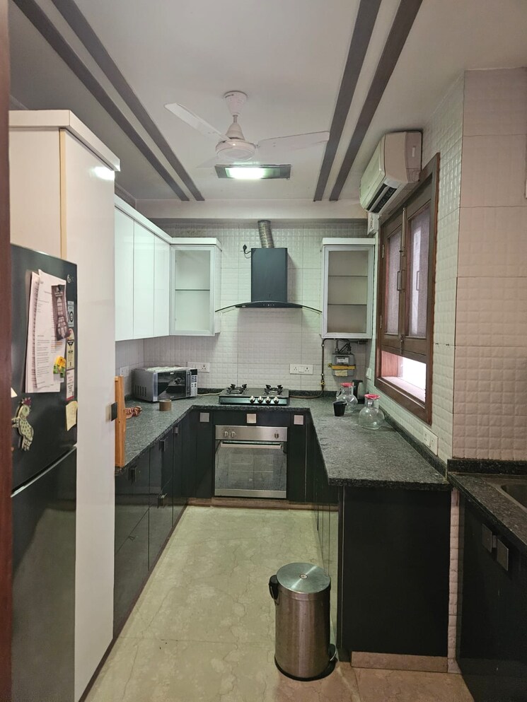 Kitchen, defence colony 3 Bedroom 217 Sq.Yd. Builder Floor In Defence Colony Delhi 7922605