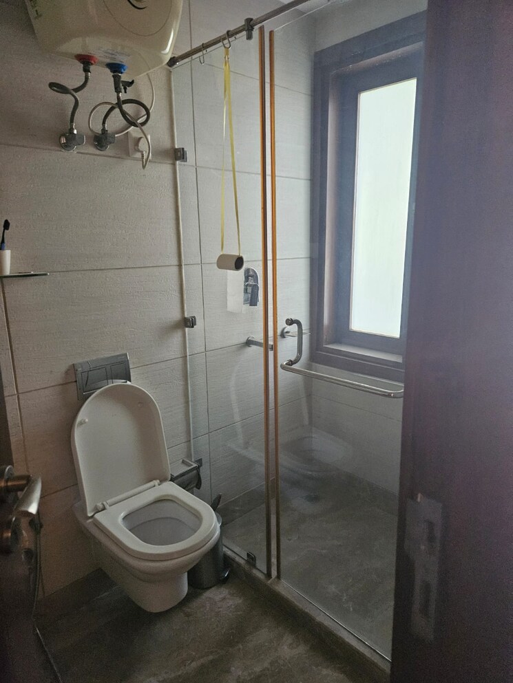 Bathroom, defence colony 3 Bedroom 217 Sq.Yd. Builder Floor In Defence Colony Delhi 7922605