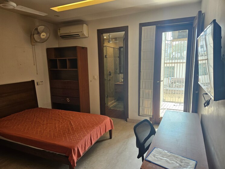 Living Room, defence colony 3 Bedroom 217 Sq.Yd. Builder Floor In Defence Colony Delhi 7922605