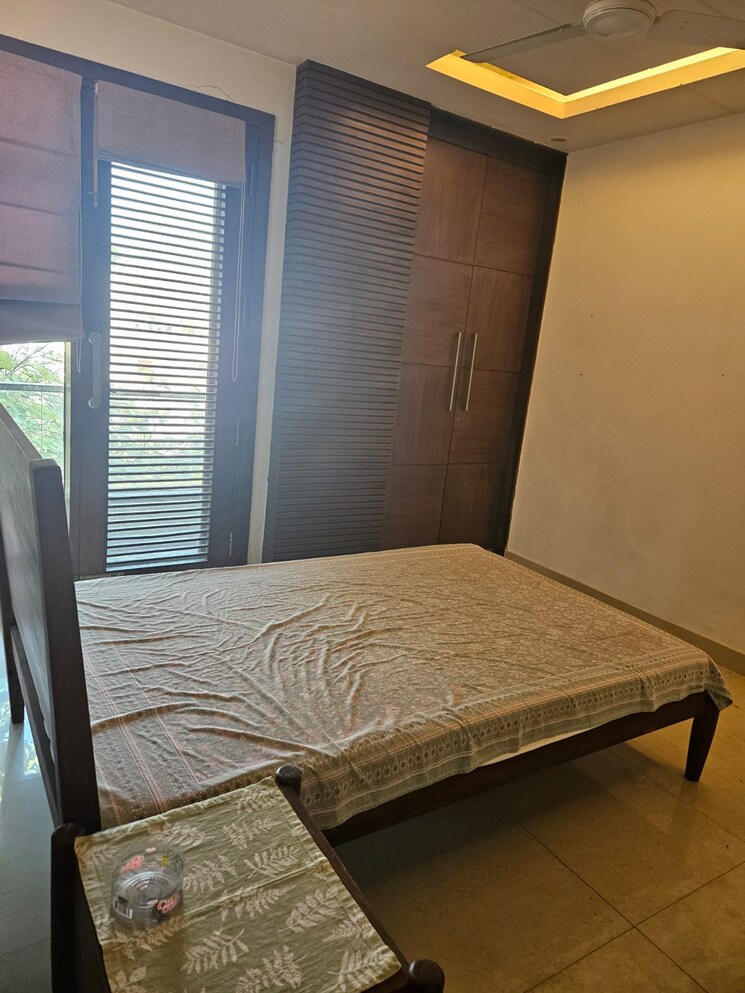 Bedroom, defence colony 3 Bedroom 217 Sq.Yd. Builder Floor In Defence Colony Delhi 7922605