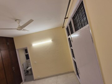 Furnished Amenities in 3 BHK Builder Floor at Unitech South City II, Sector 50 – for Rent
