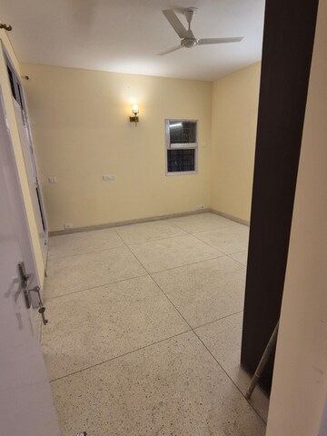 Room in 3 BHK Builder Floor at Unitech South City II, Sector 50 – for Rent