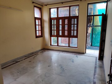 Room in 4 BHK Independent House at Sector 52 – for Rent