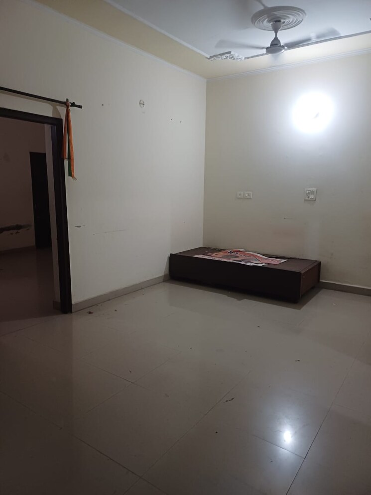 Room, sector 126 2 Bedroom 110 Sq.Yd. Apartment In Sector 126 Mohali 7922717
