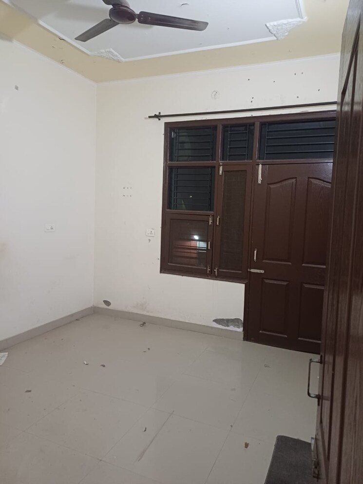 Room, sector 126 2 Bedroom 110 Sq.Yd. Apartment In Sector 126 Mohali 7922717