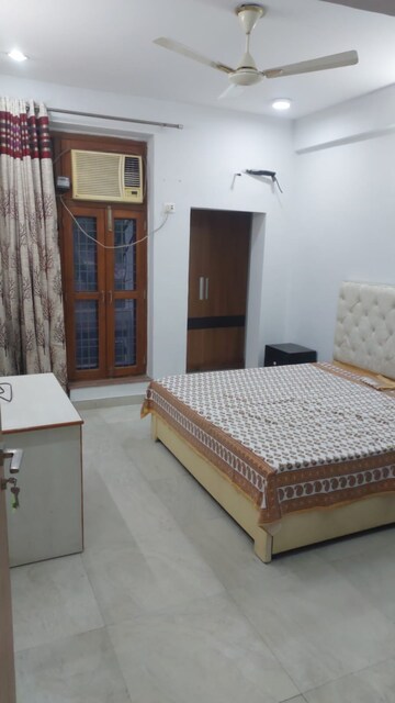 Bedroom in 3 BHK Builder Floor at Ardee City, Sector 52 – for Rent