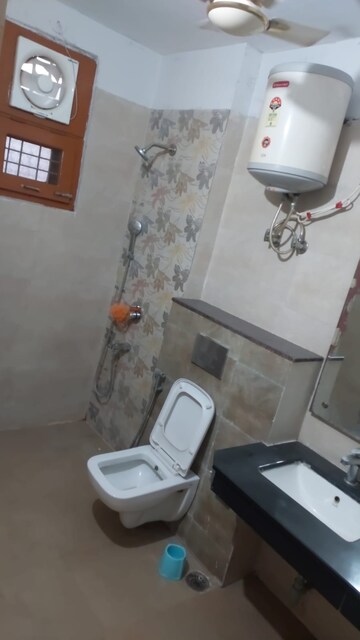 Bathroom in 3 BHK Builder Floor at Ardee City, Sector 52 – for Rent